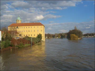 Poděbradský zámek při povodních v roce 2006 – fotka 1
