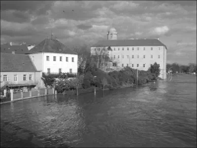 Poděbradský zámek při povodních v roce 2006 – fotka 2